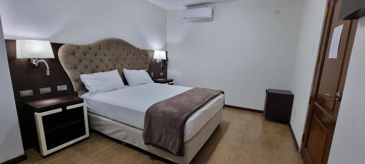 Hotel Imperio Real Trujillo Exteriér fotografie